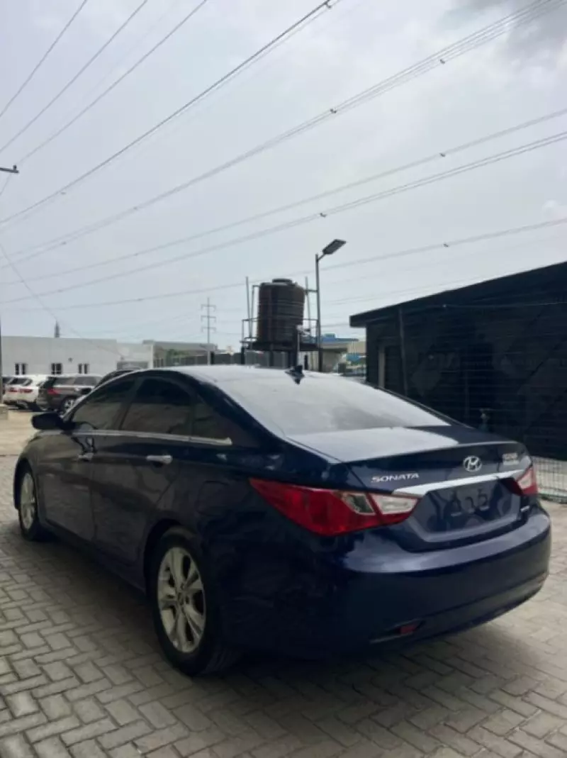Hyundai Sonata - 2011