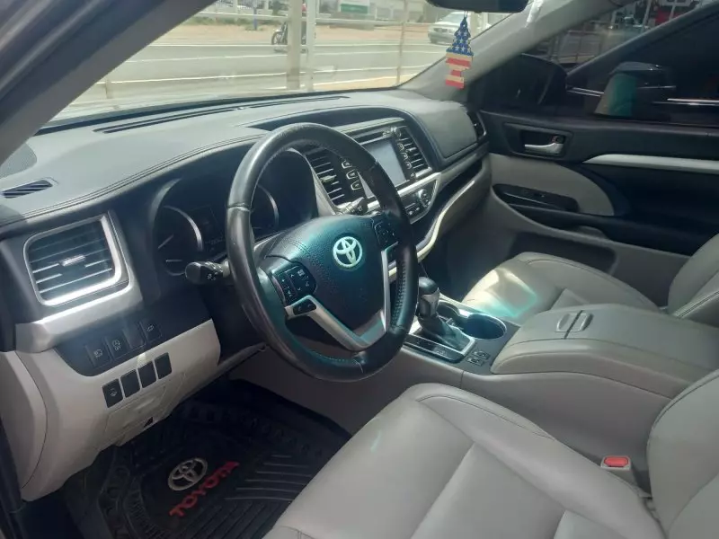 Toyota Highlander   - 2019
