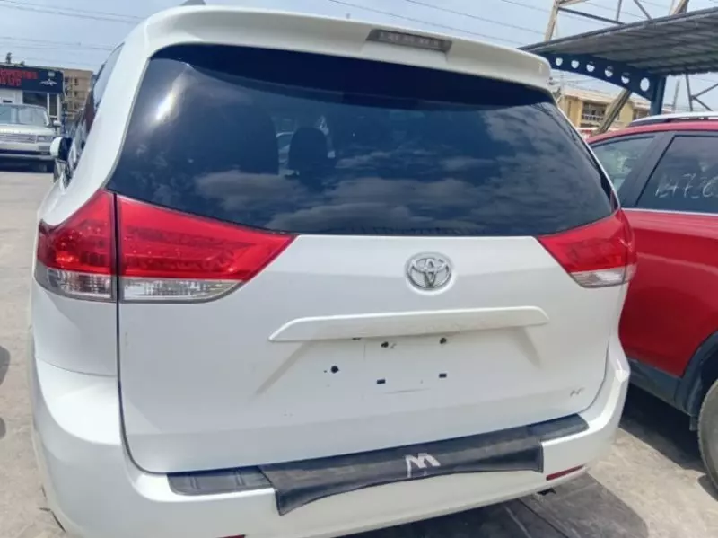 Toyota Sienna   - 2013