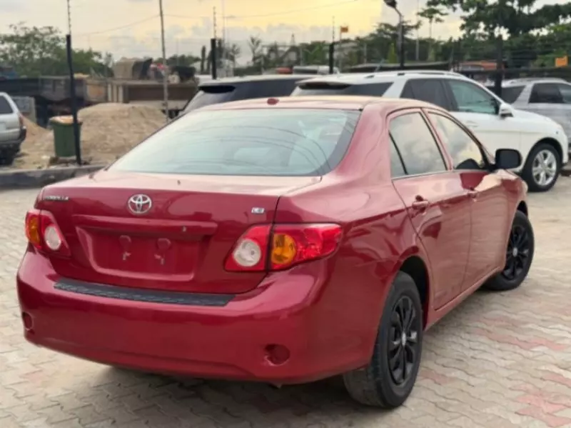 Toyota Corolla   - 2009