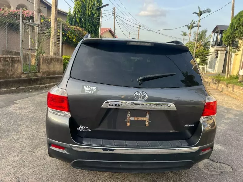 Toyota Highlander   - 2011