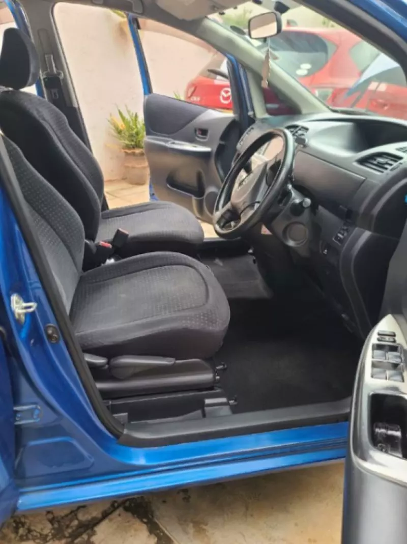 Toyota Ractis   - 2010