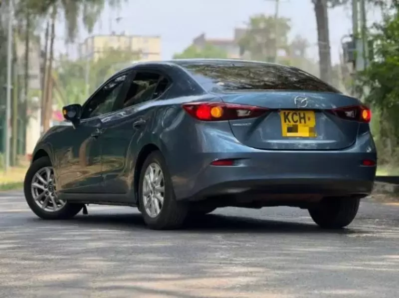 Mazda Axela    - 2015