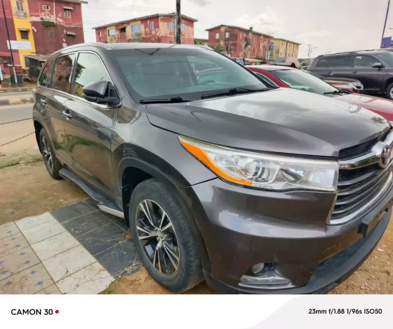 Toyota Highlander   - 2016
