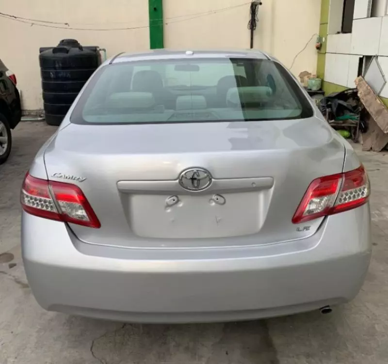 Toyota Camry   - 2011