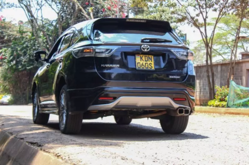 Toyota Harrier   - 2016