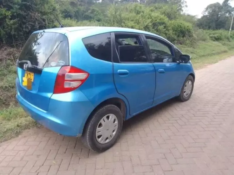Honda Fit   - 2010