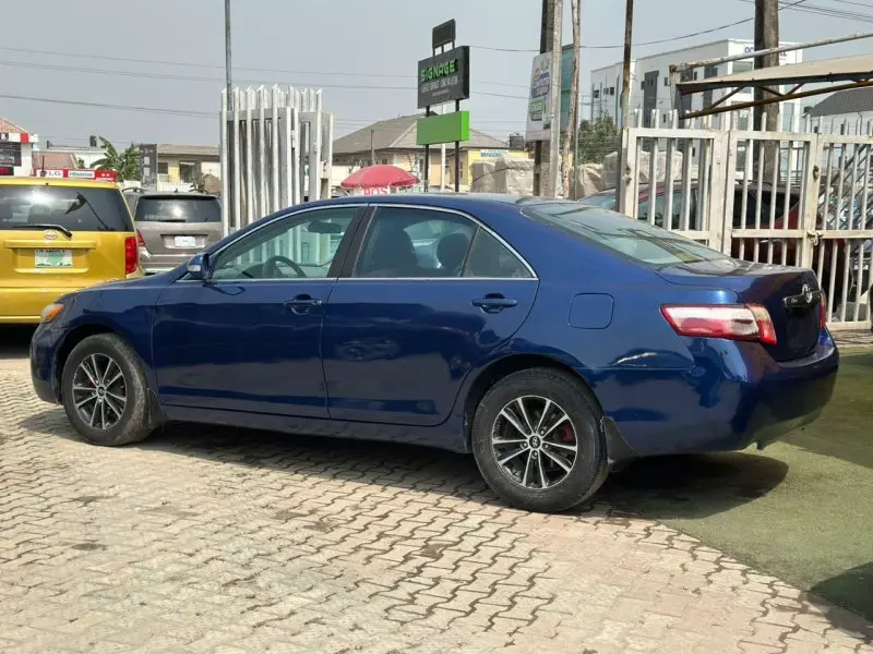 Toyota Camry   - 2009