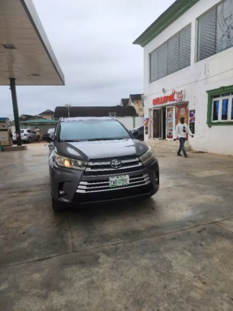 Toyota Highlander   - 2015