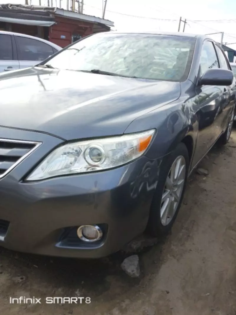 Toyota Camry   - 2011