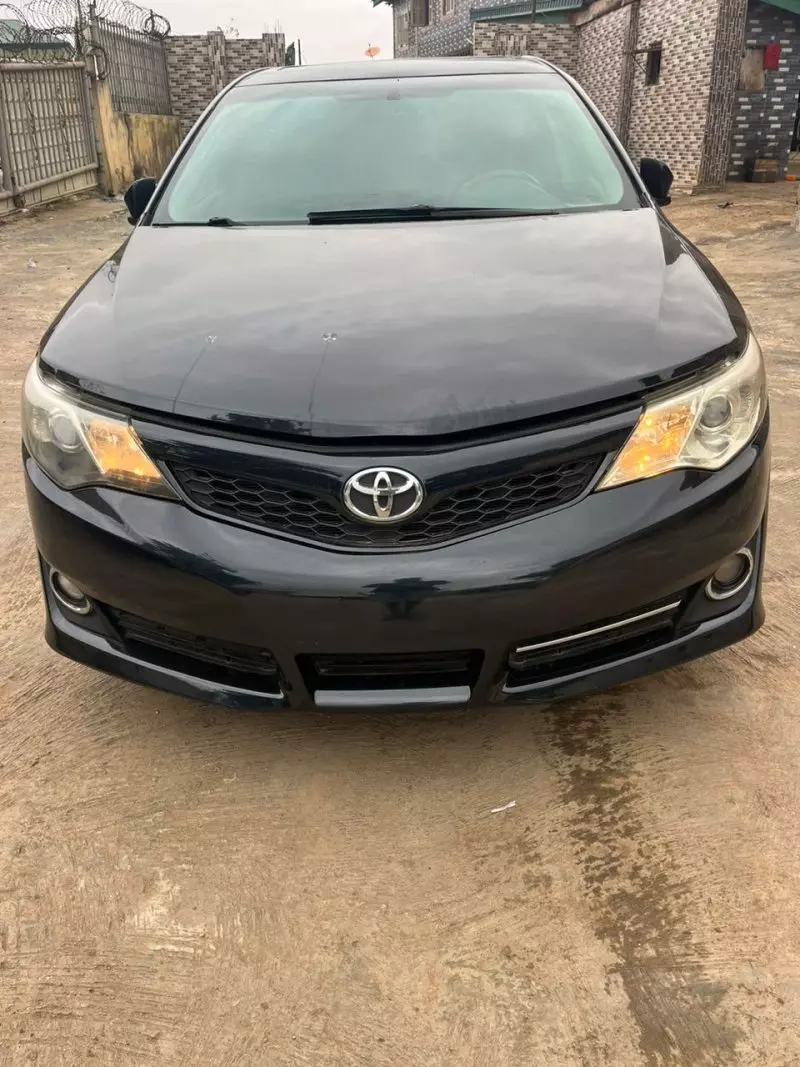 Toyota Camry   - 2012