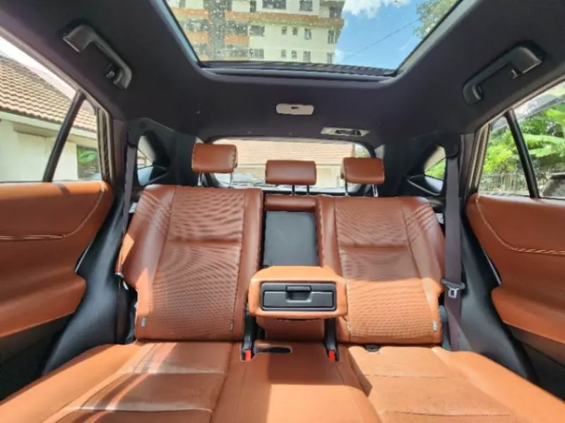 Toyota Harrier   - 2019