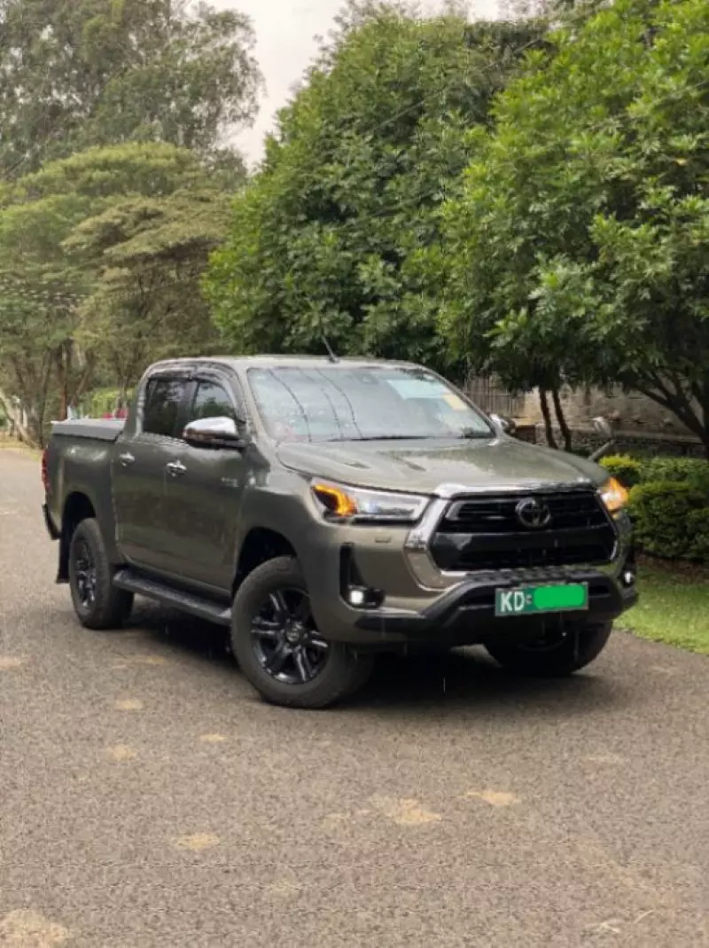 Toyota Hilux   - 2021