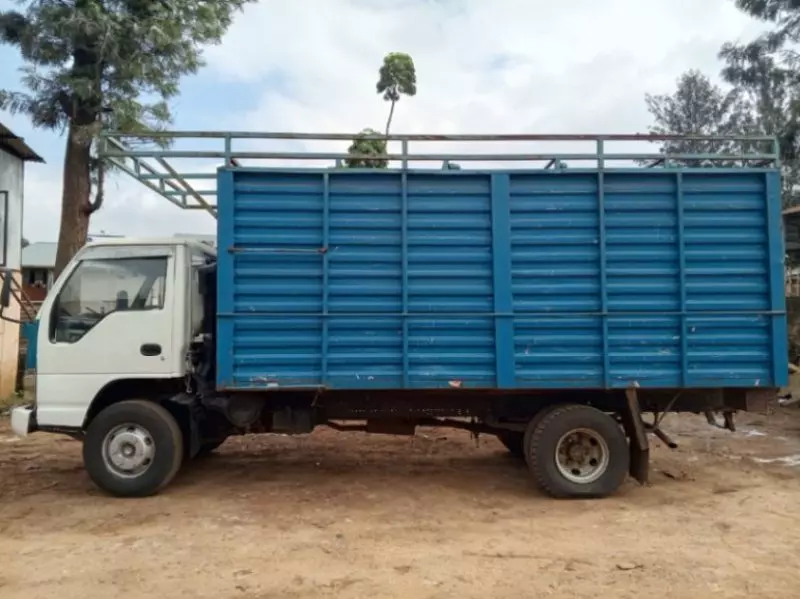 Isuzu NPR   - 2007