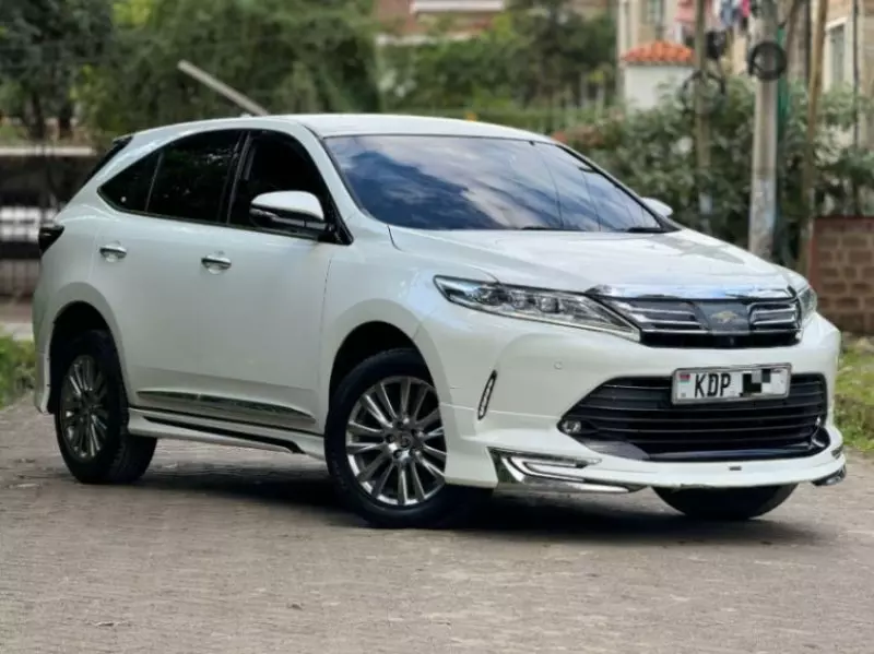 Toyota Harrier   - 2017