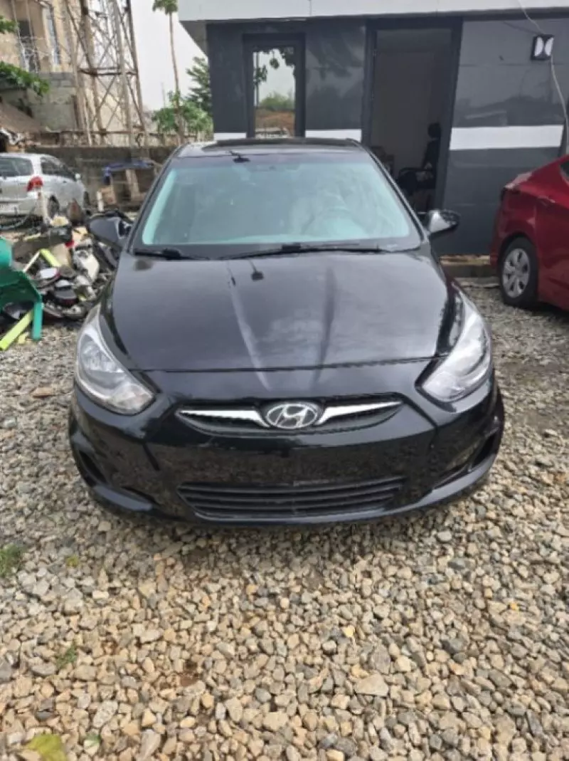Hyundai Accent   - 2013