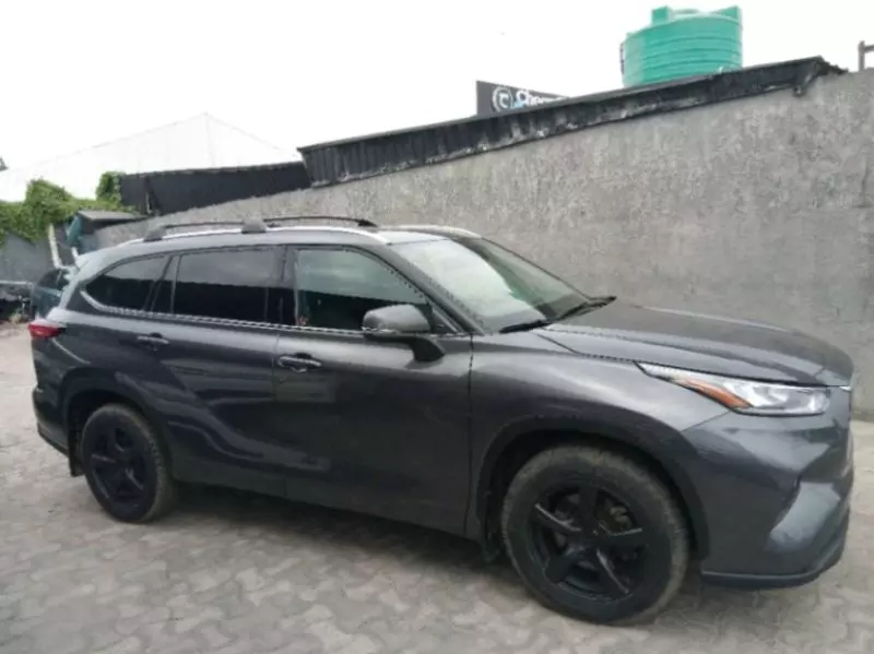 Toyota Highlander   - 2021