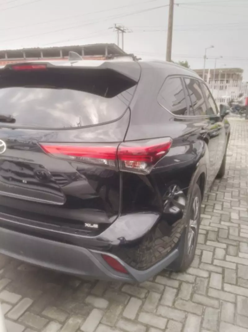 Toyota Highlander   - 2020