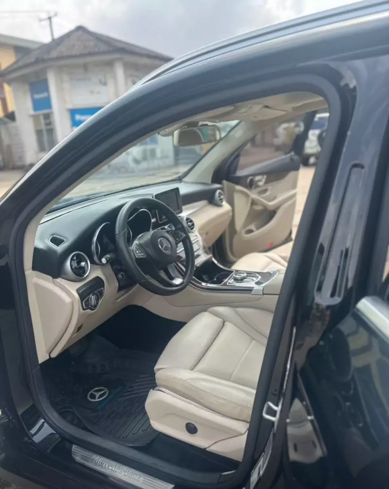Mercedes-Benz GLC 300   - 2017