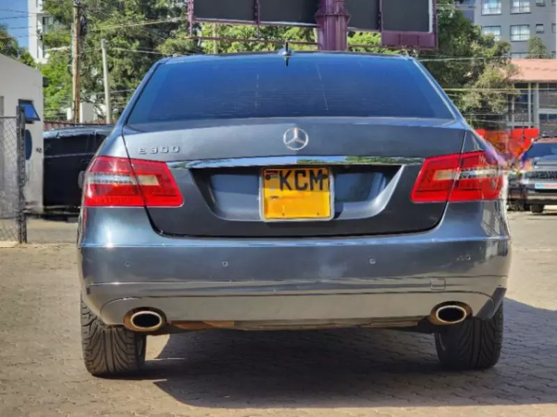 Mercedes-Benz E 200   - 2010