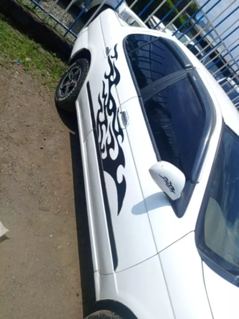 Nissan Advan    - 2002