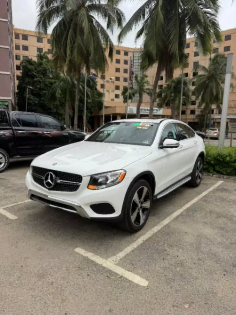 Mercedes-Benz GLC 300   - 2017