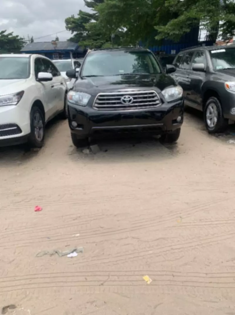 Toyota Highlander   - 2011