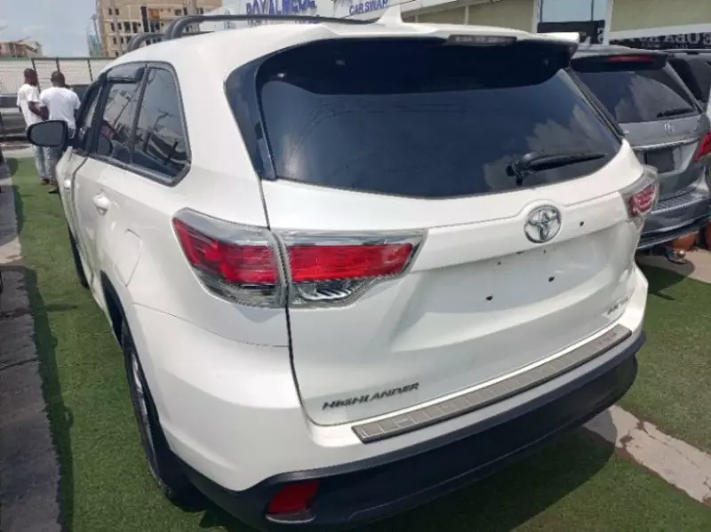 Toyota Highlander   - 2015