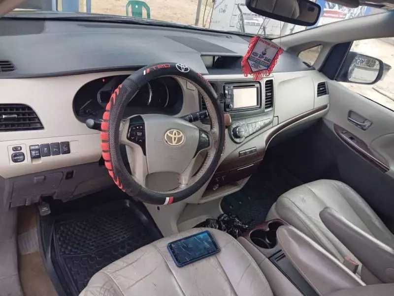 Toyota Sienna   - 2013