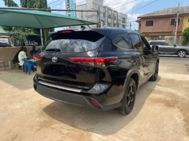 Toyota Highlander   - 2020