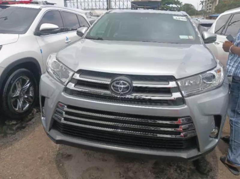 Toyota Highlander   - 2015