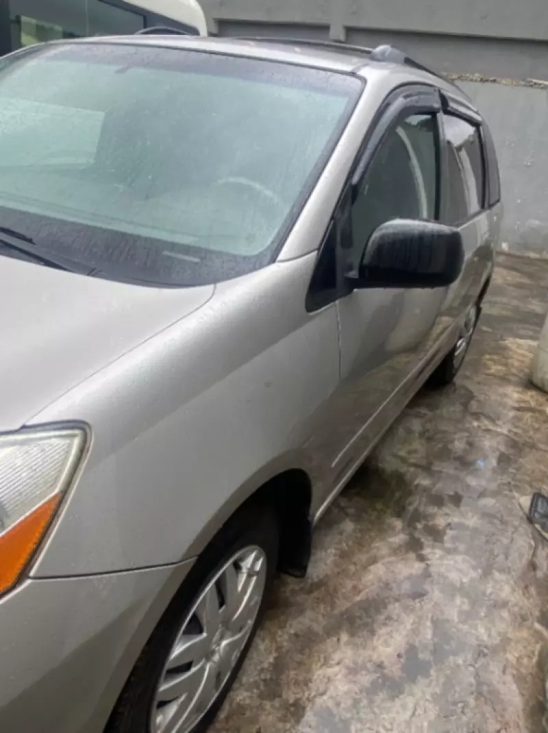 Toyota Sienna   - 2006