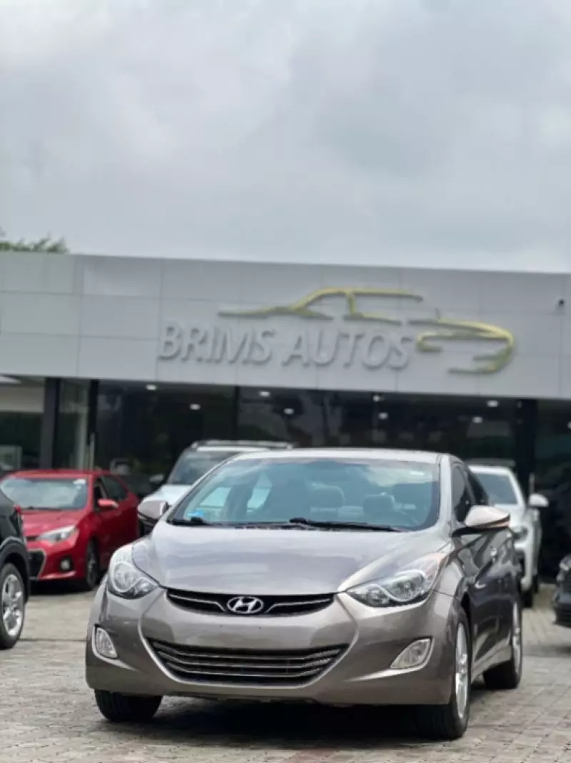 Hyundai Elantra   - 2011
