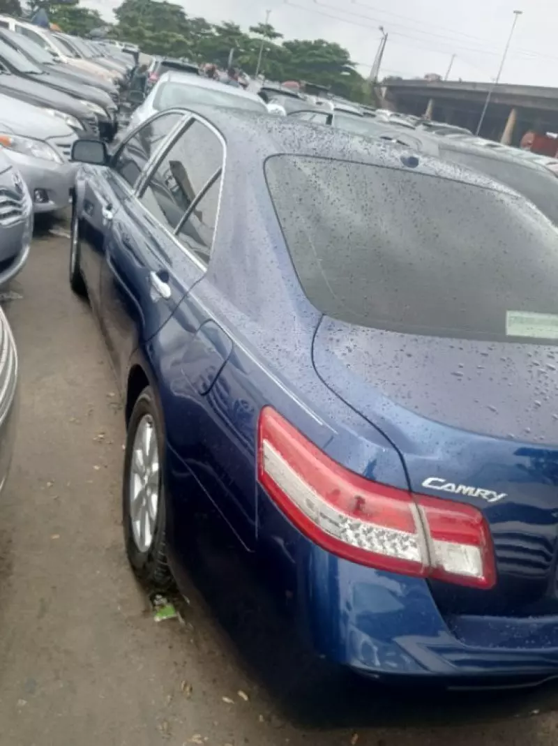 Toyota camry   - 2011