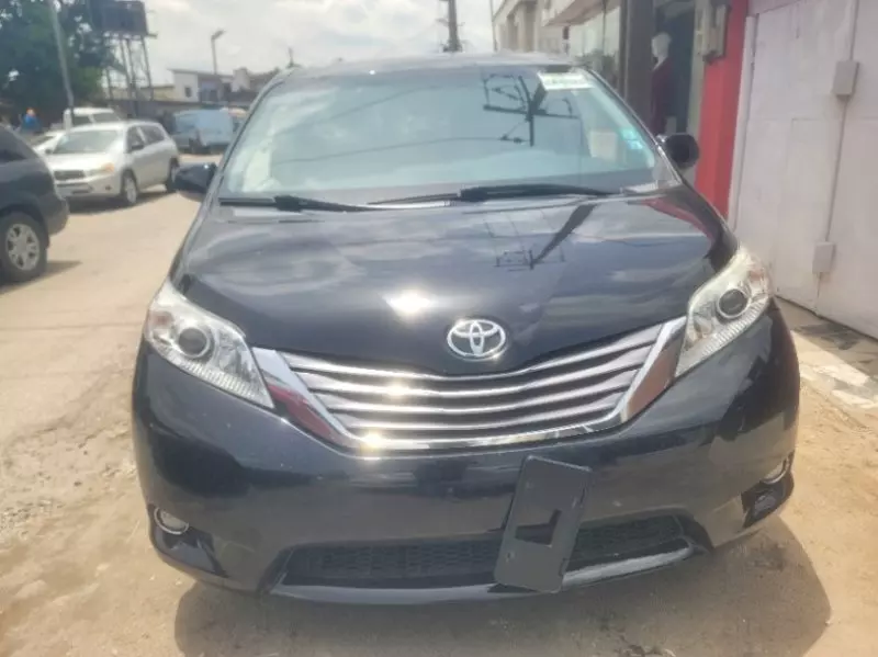 Toyota Sienna   - 2017