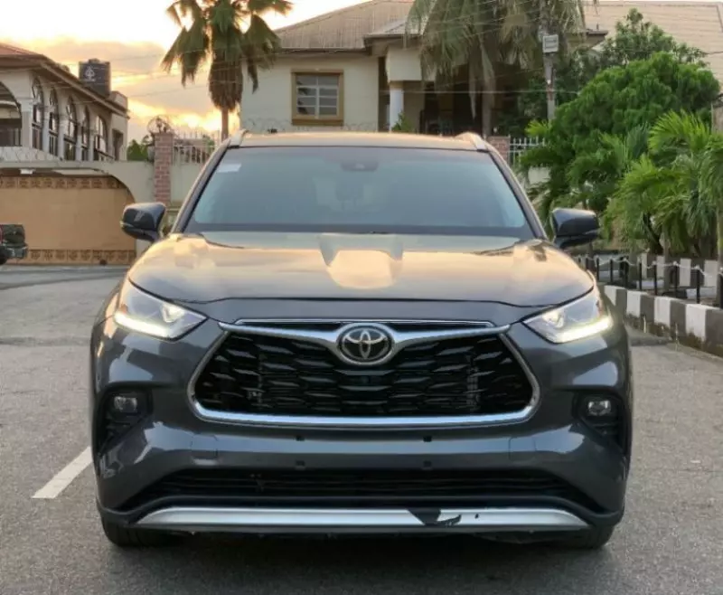 Toyota Highlander   - 2021