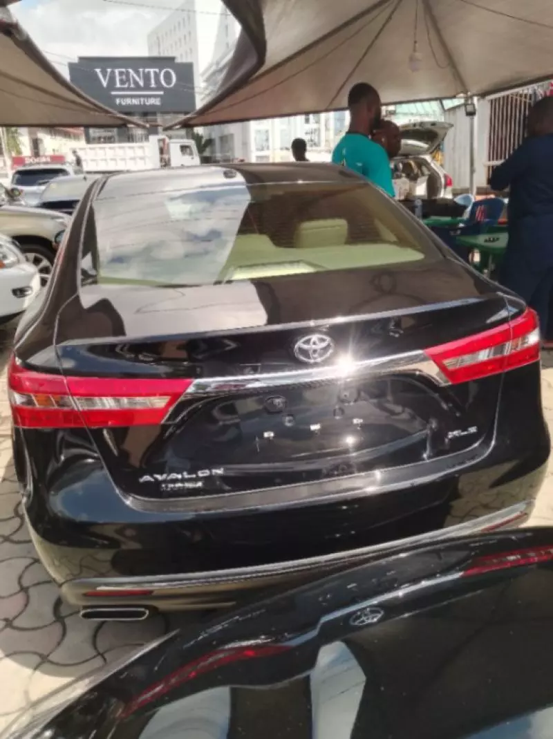 Toyota Avalon   - 2016