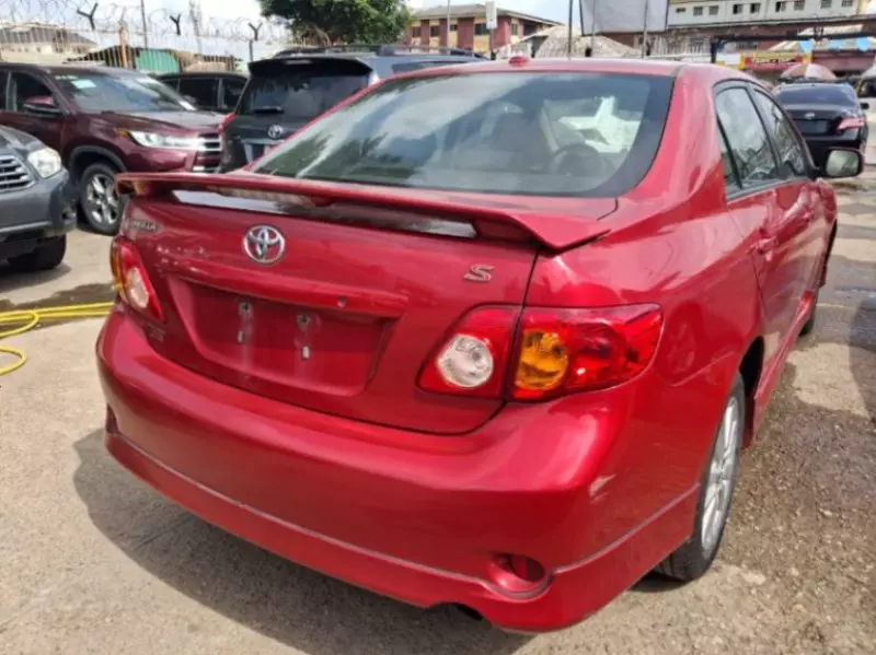 Toyota Corolla   - 2010
