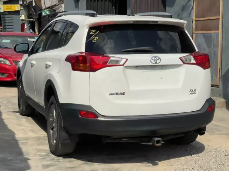 Toyota RAV 4   - 2015