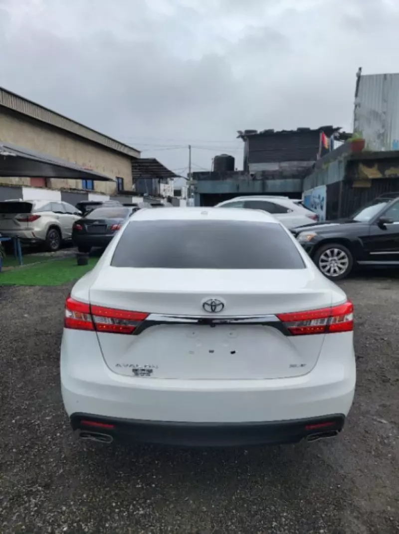 Toyota Avalon   - 2013