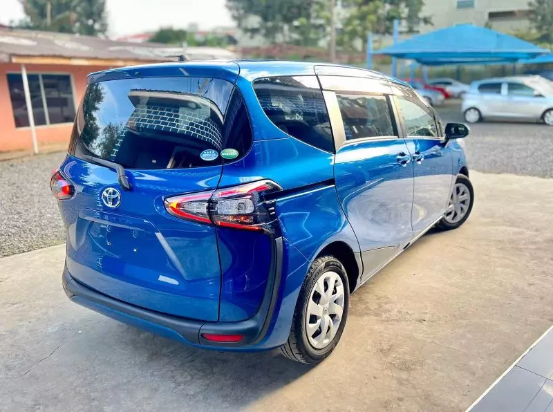Toyota Sienta   - 2016