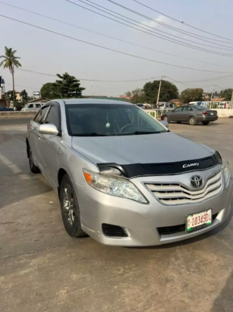 Toyota Camry   - 2009