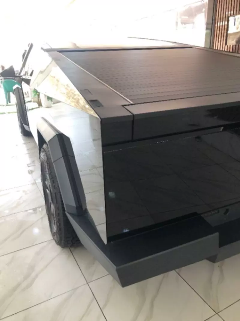 Tesla Model 3   - 2024