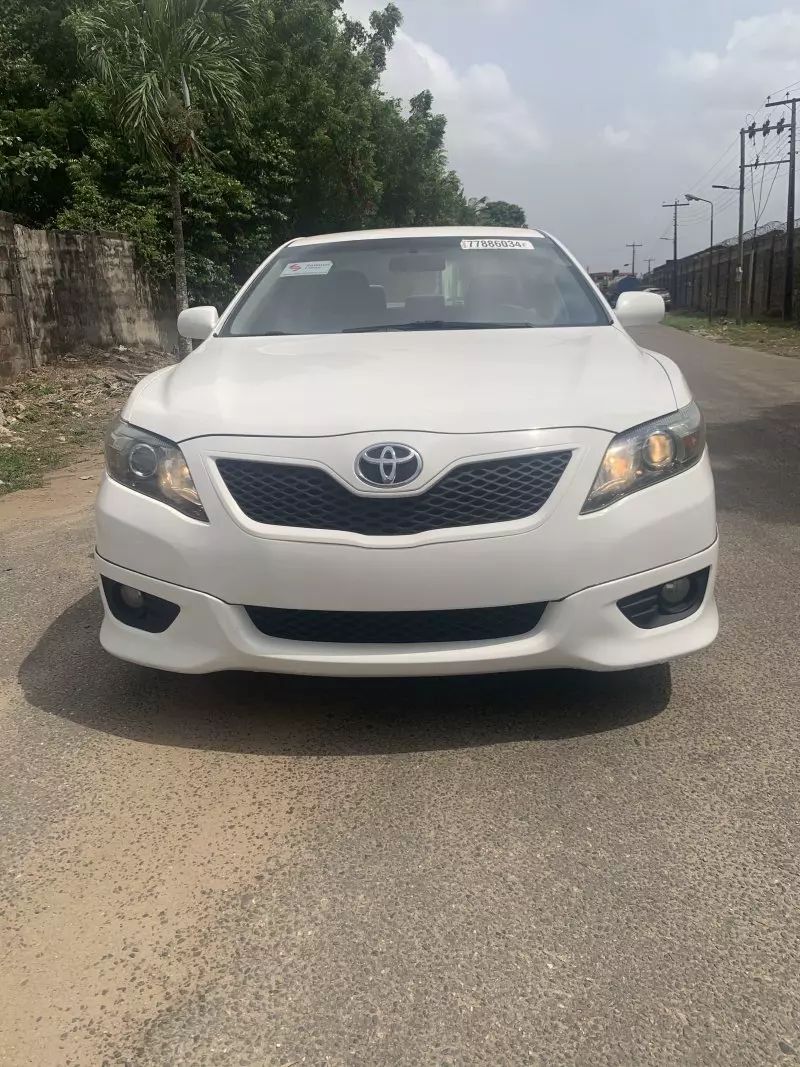 Toyota camry   - 2011