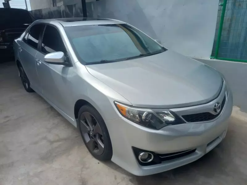 Toyota Camry   - 2014