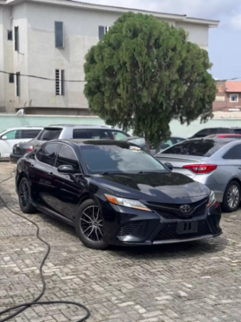 Toyota Camry   - 2018