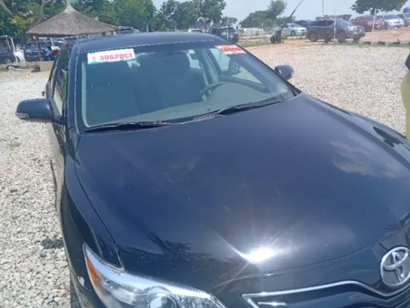 Toyota Camry   - 2011
