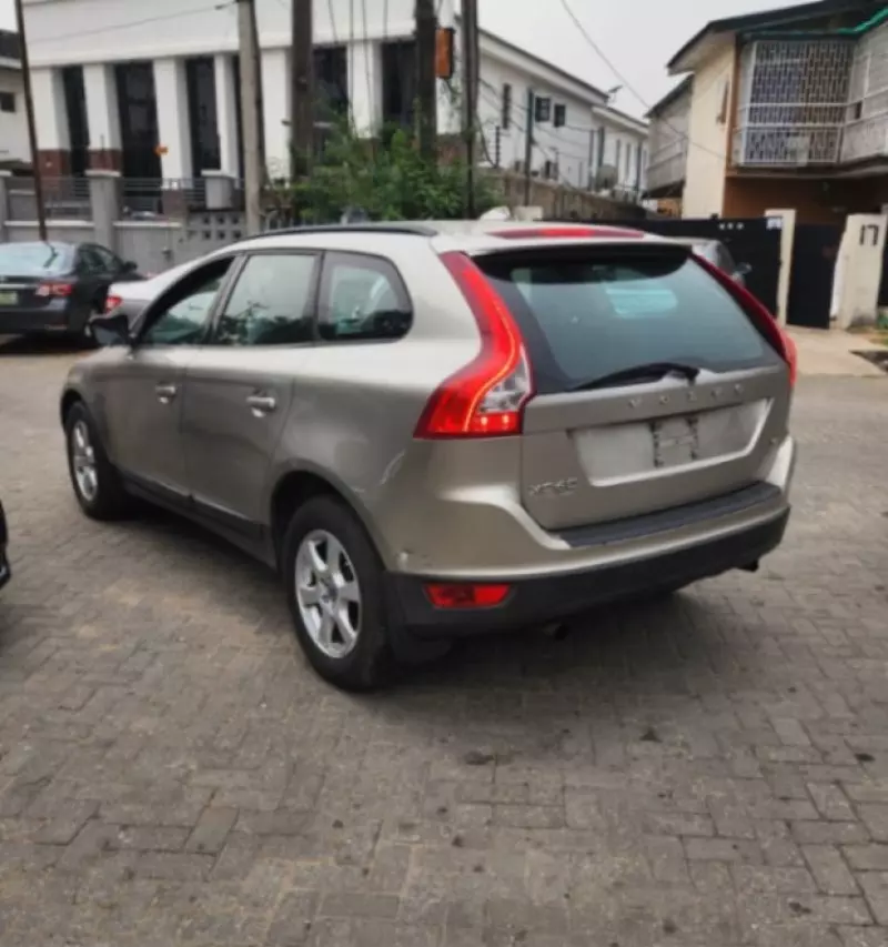 Volvo XC60   - 2011