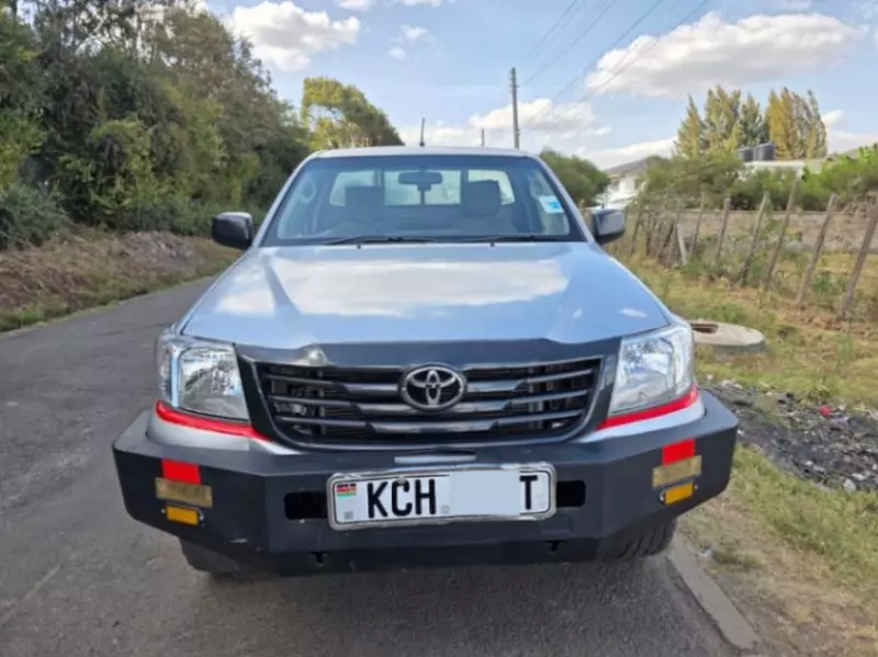 Toyota Hilux   - 2015