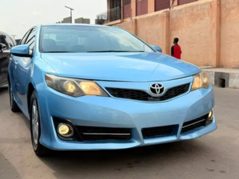 Toyota Camry   - 2012